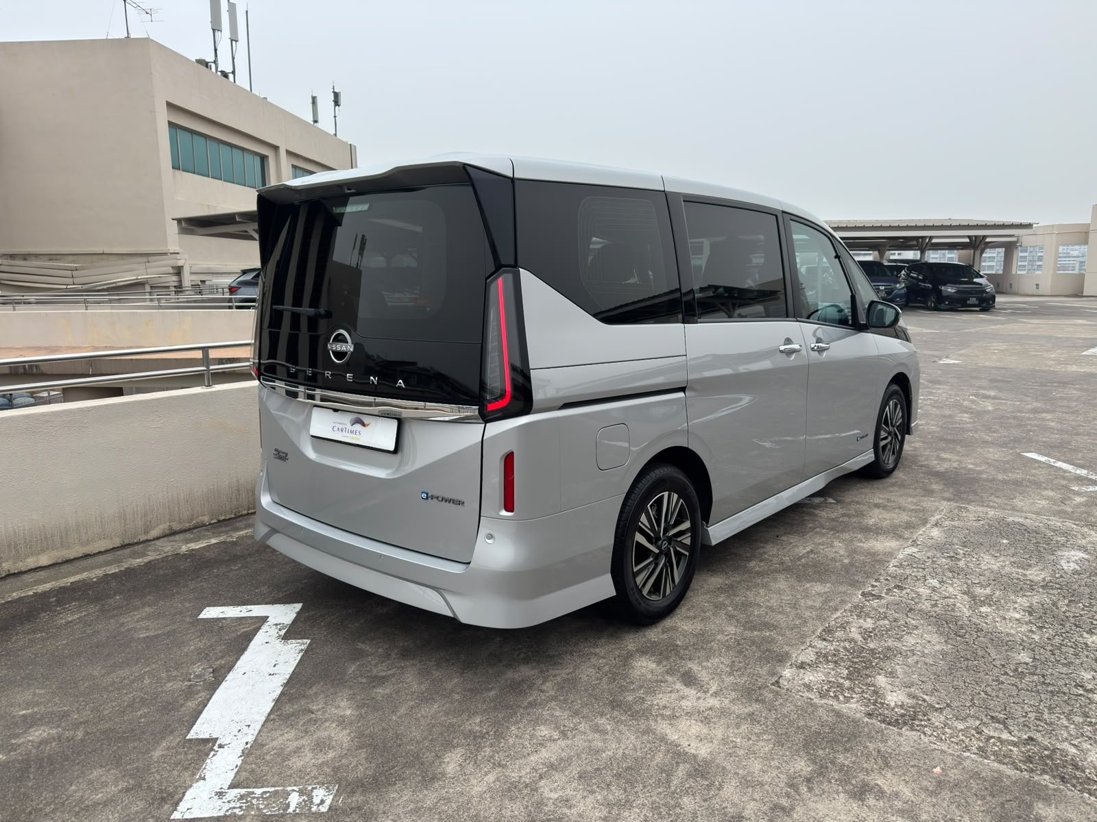 Nissan Serena e-POWER Highway Star Prestige photo 2